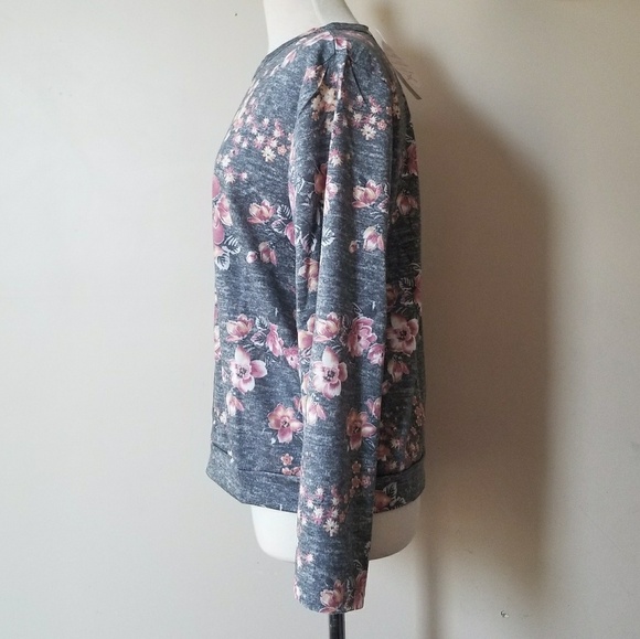 Gypsies & Moondust Cutout Bell Sleeve Blou… - Picture 3 of 8